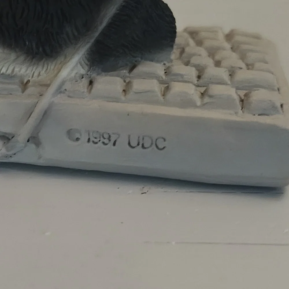 Vintage 1997 Stone Critters Kitty on the Keys Figure Black & White SC-1016